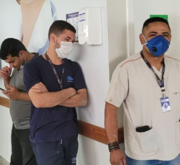Hospital de Luziânia vacina colaboradores
