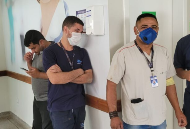 Hospital de Luziânia vacina colaboradores