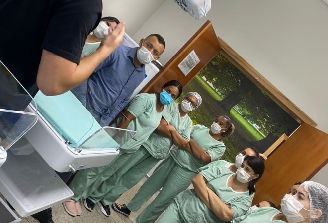 Colaboradores do centro obstétrico do HEL recebem treinamento